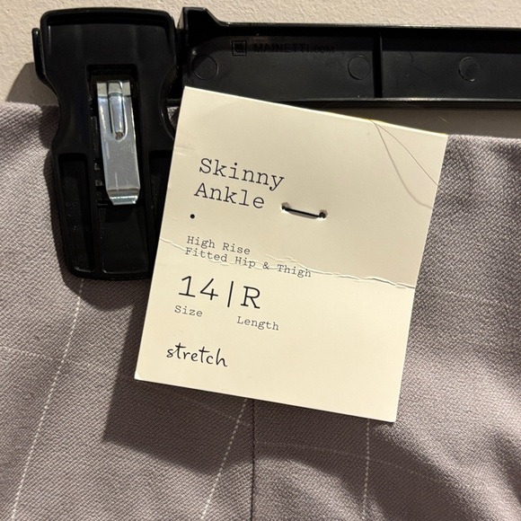 Women’s size 14 R Gray Checkered Pants - Picture 6 of 6